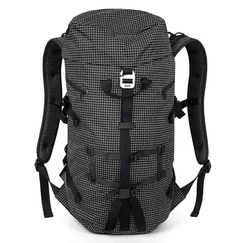 Ľahký vodeodolný turistický batoh 40L